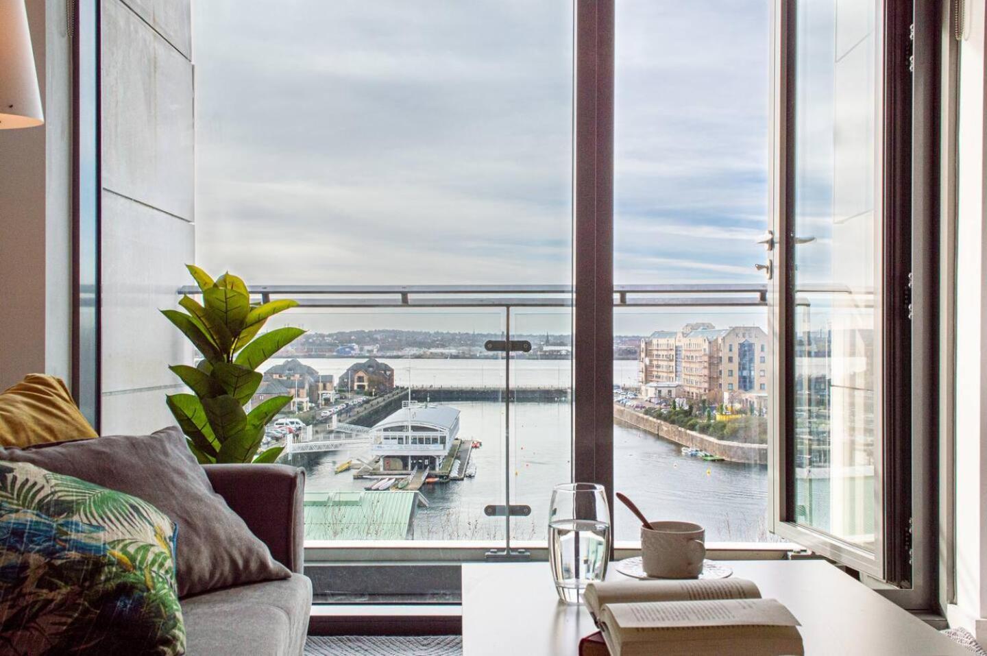 Stunning Mersey View Flat W Parking In リヴァプール エクステリア 写真